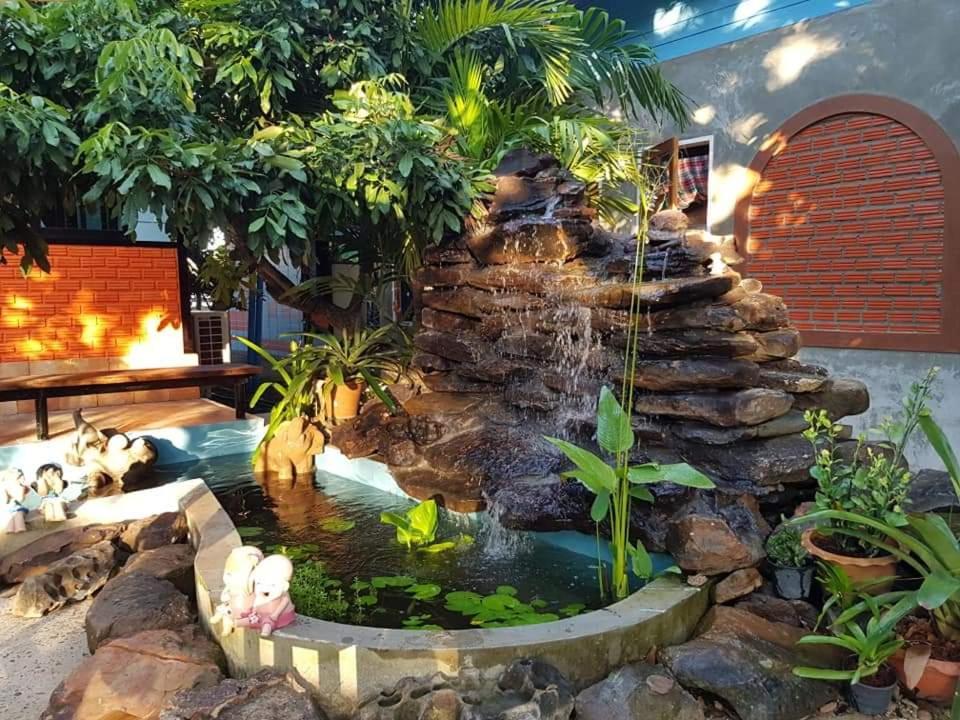 乌汶 Sun Smile旅舍 外观 照片